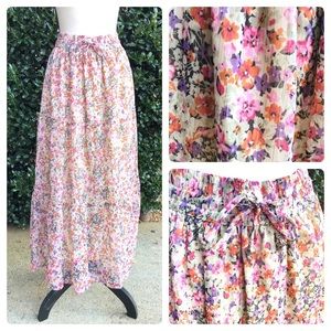 🥰 NWT floral skirt